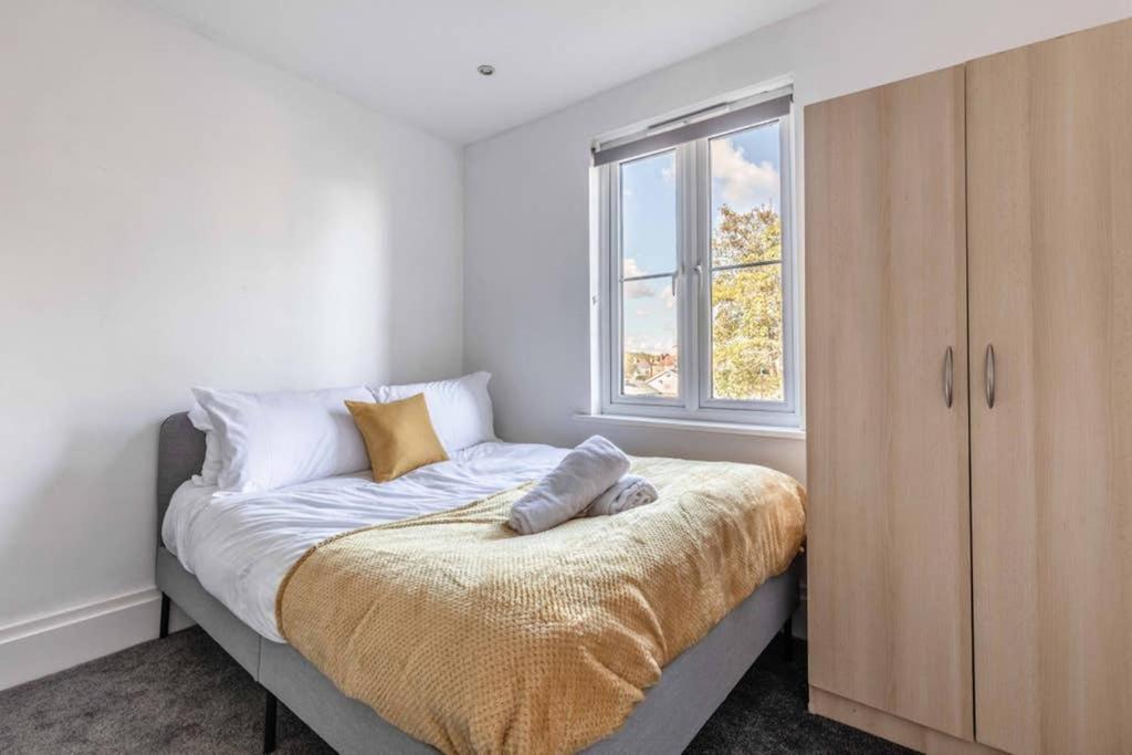 Modern Apartment On Egham High St And Close To Royal Holloway 外观 照片
